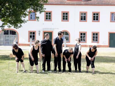 „Warten. Sie dürfen gespannt sein.“ | 2017