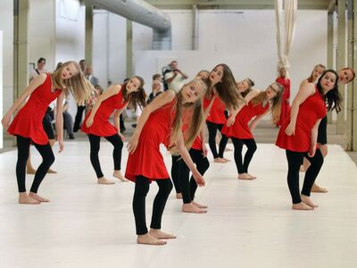 „Schwarze Linie – weißer Kreis – roter....“ | 2016 (Foto: Uwe Nimmrichter)